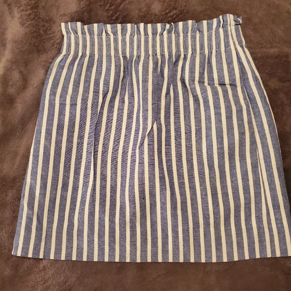 J. Crew Dresses & Skirts - J. Crew Skirt Size 4 EUC!!